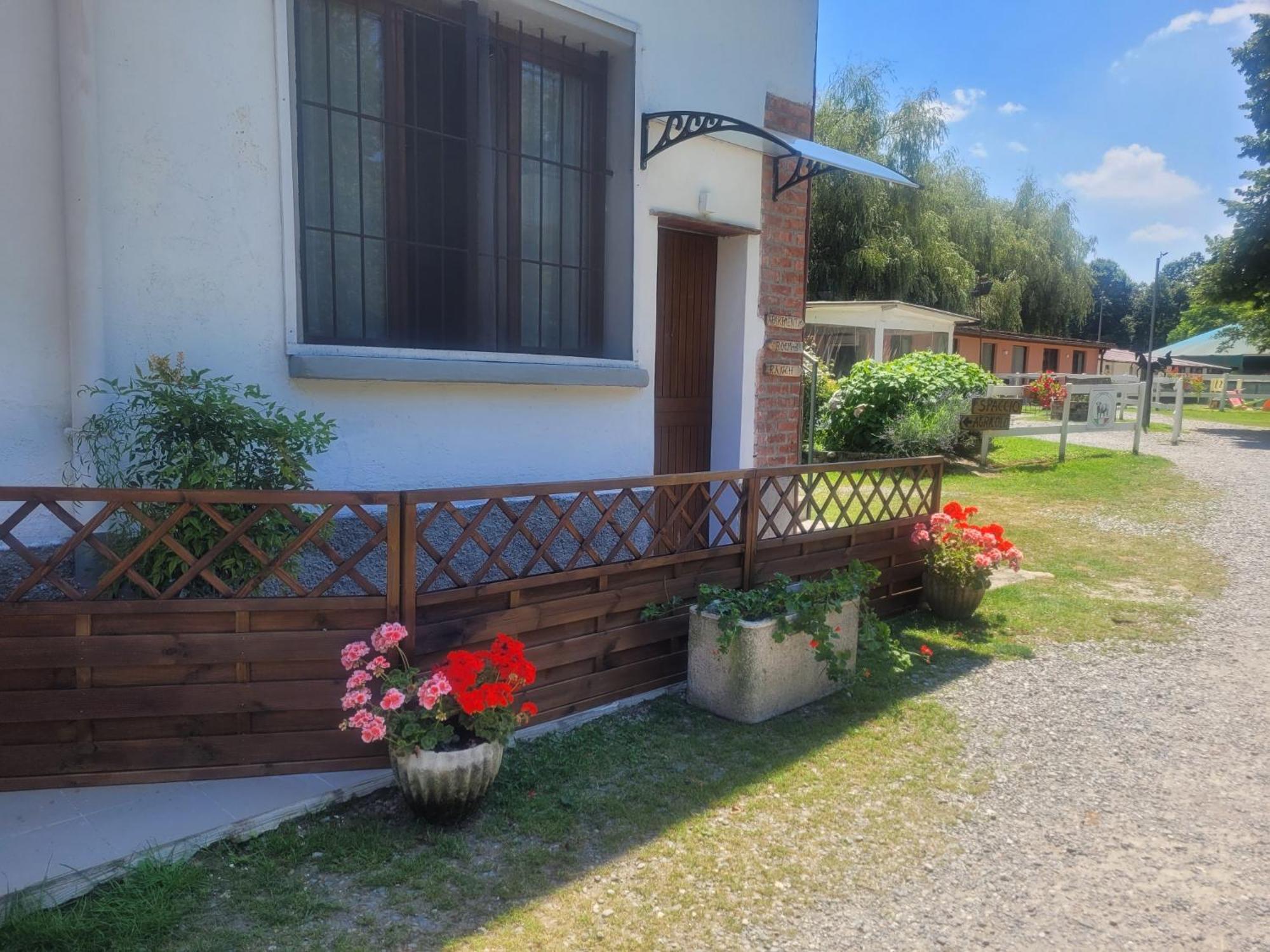 Agriturismo La Fornace Centro Ippico Como Exterior photo